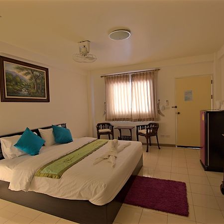 Charn Residence Bangsaen Extérieur photo