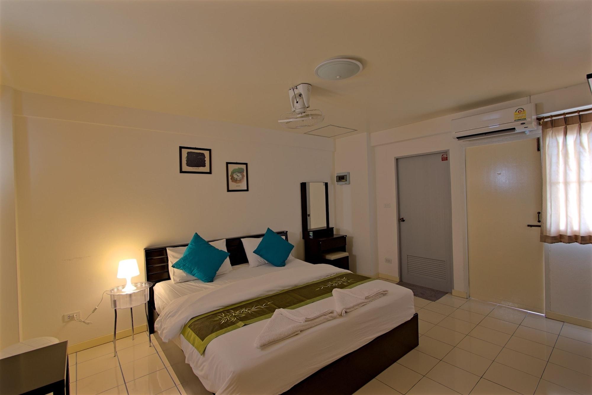 Charn Residence Bangsaen Extérieur photo