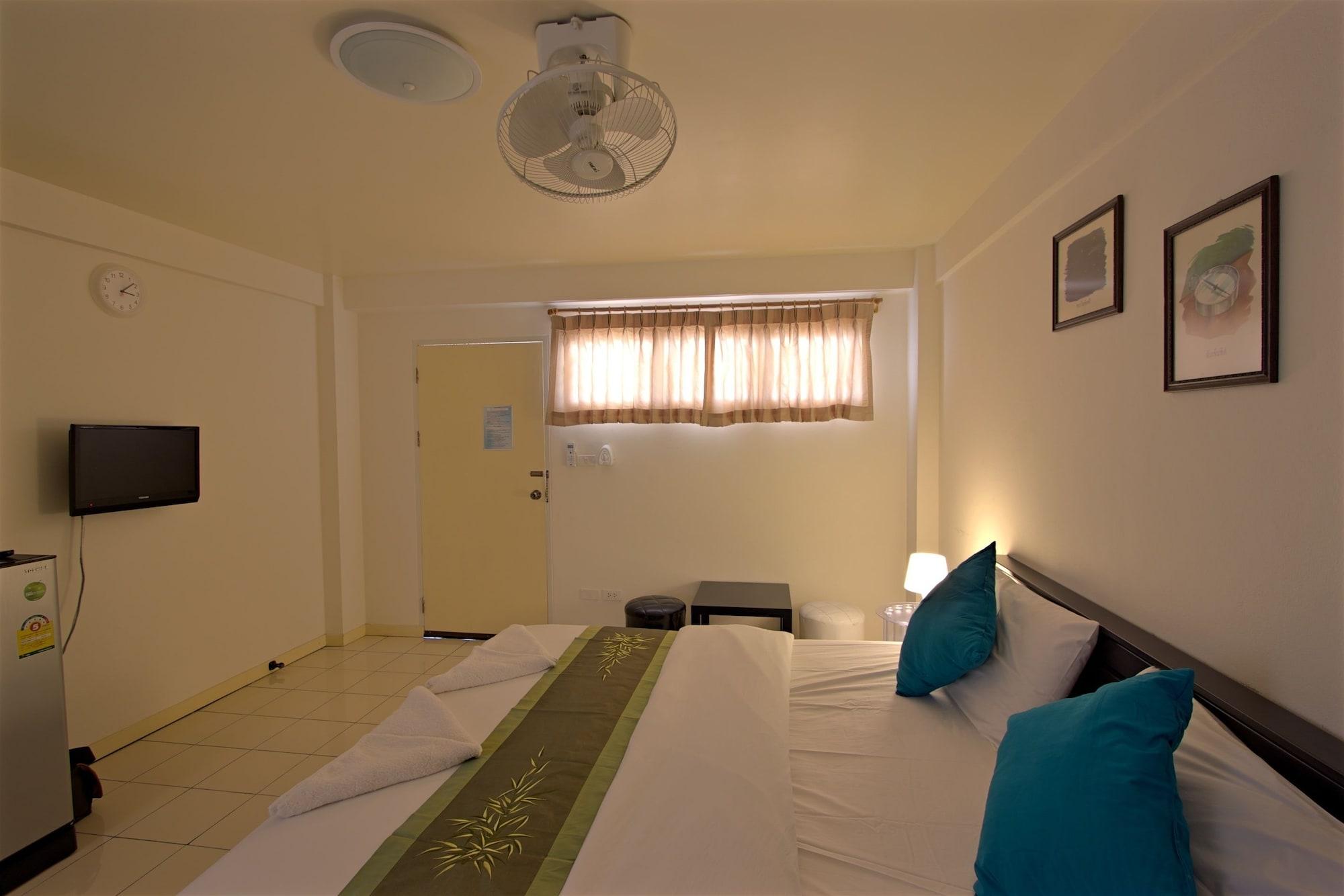 Charn Residence Bangsaen Extérieur photo