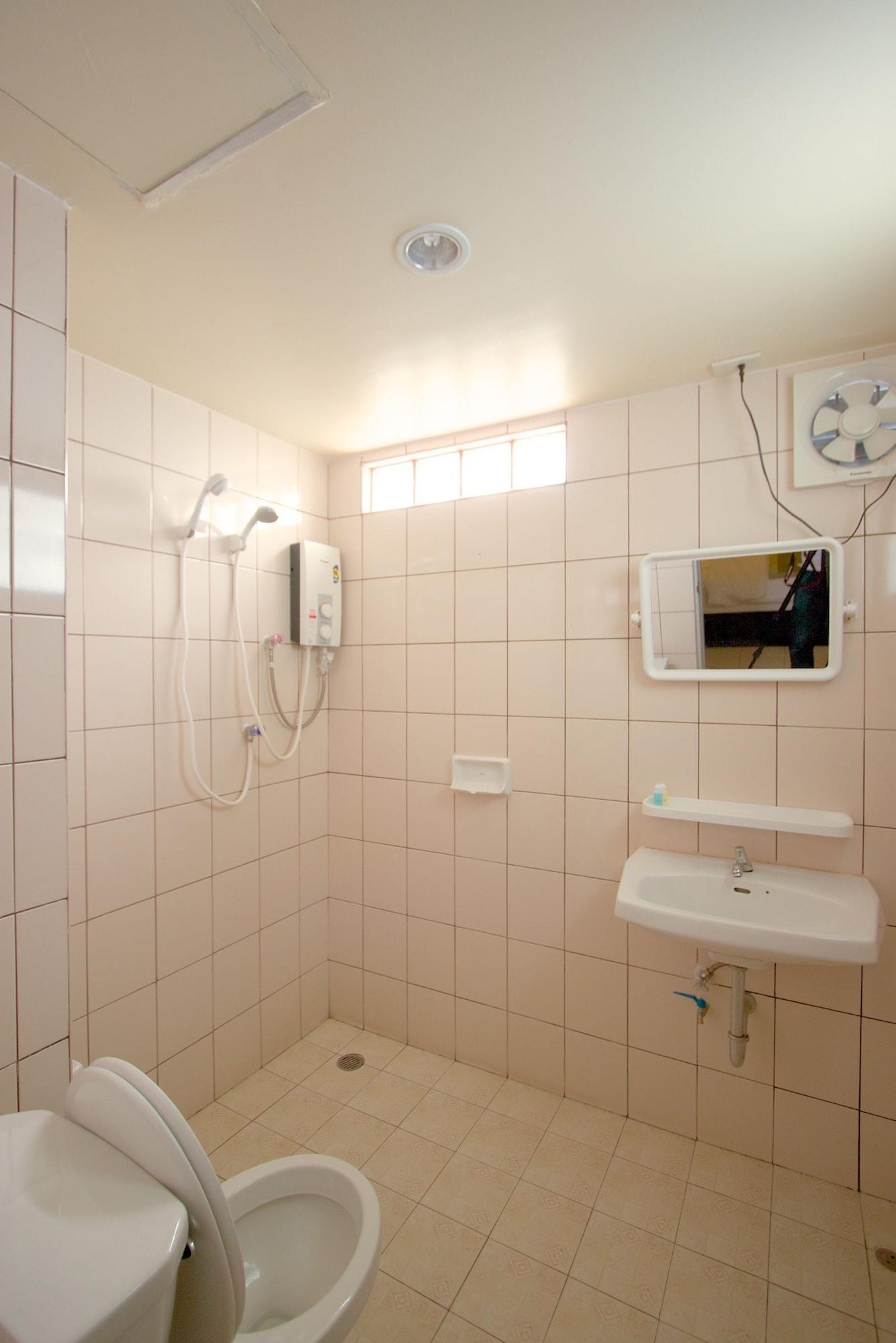 Charn Residence Bangsaen Extérieur photo