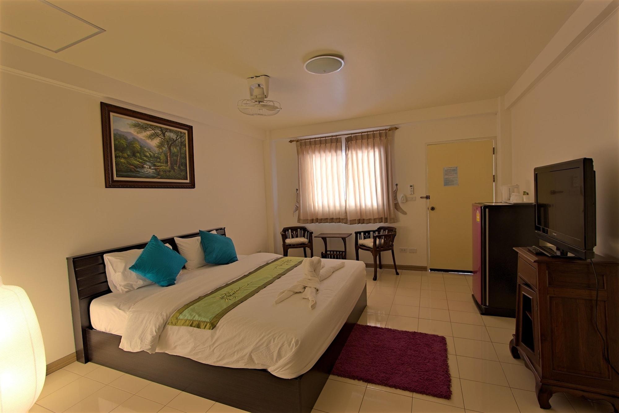 Charn Residence Bangsaen Extérieur photo