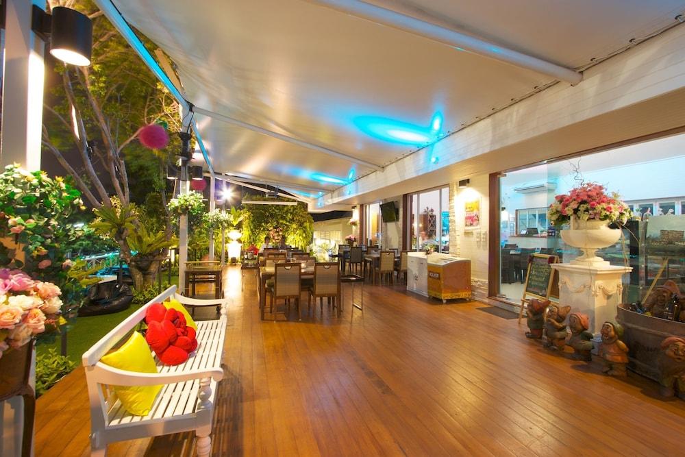 Charn Residence Bangsaen Extérieur photo