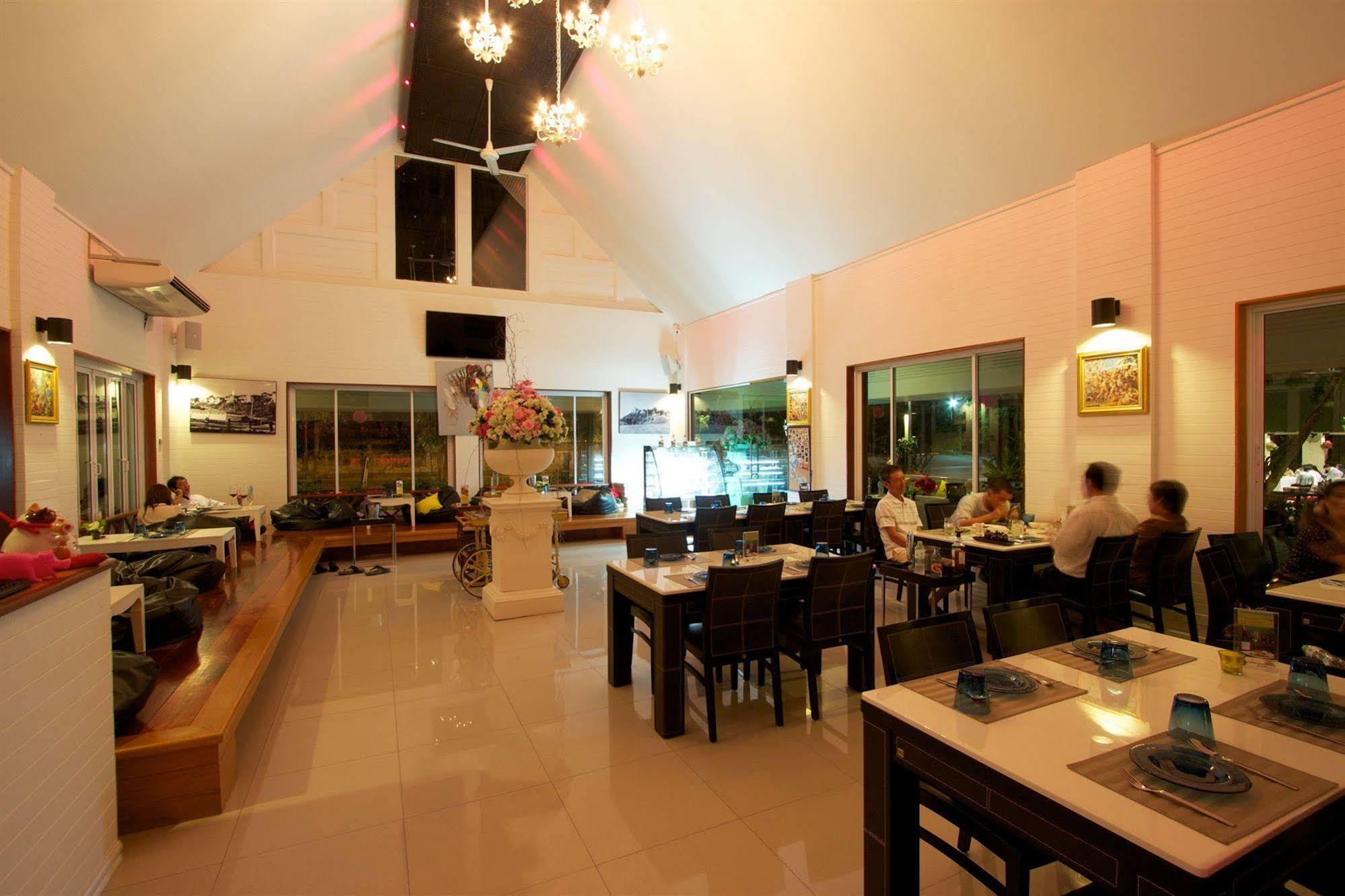 Charn Residence Bangsaen Extérieur photo
