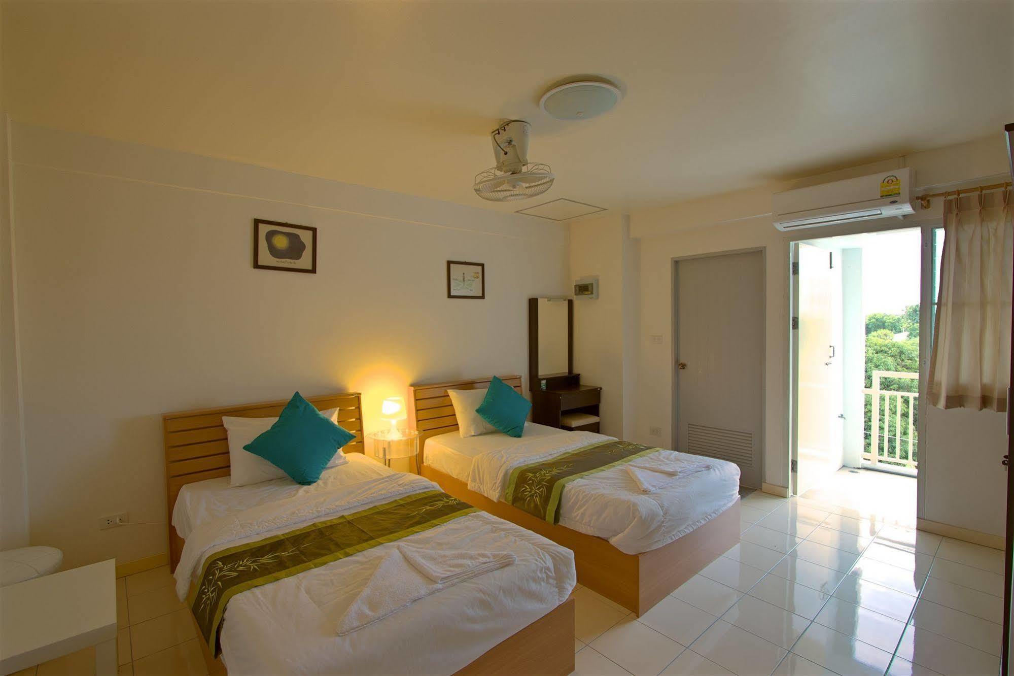 Charn Residence Bangsaen Extérieur photo