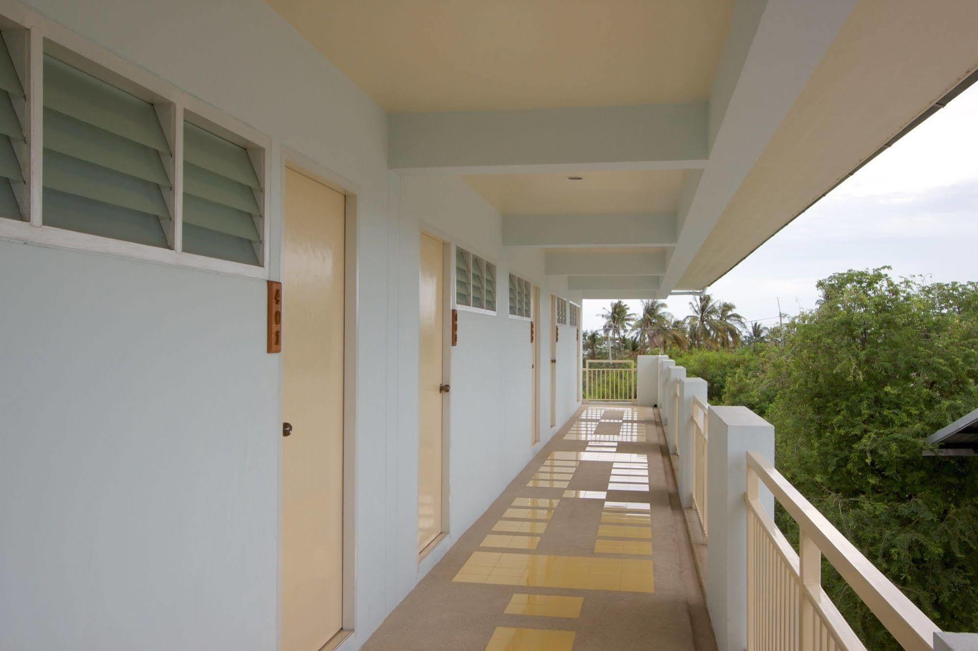 Charn Residence Bangsaen Extérieur photo